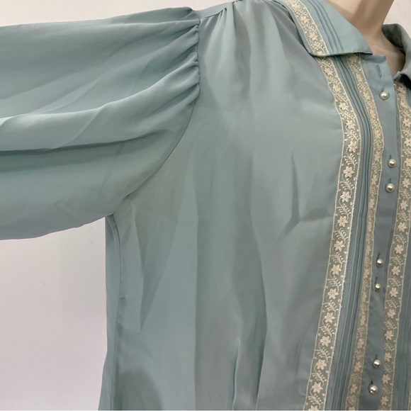 Vintage Chaus woman lace sheer blouse size Xl pale blue cream Pearl buttons - Picture 5 of 8